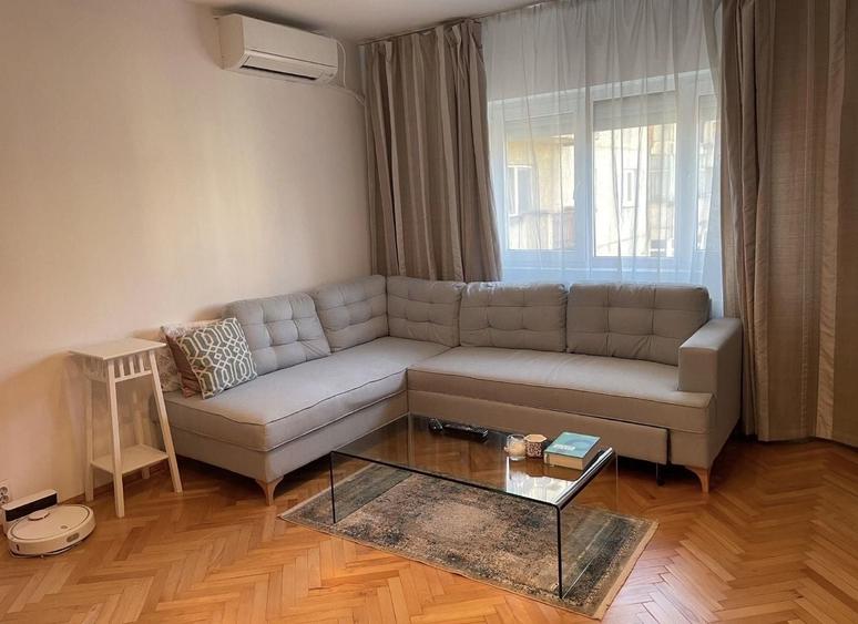 Apartament cu 3 camere decomandat, mobilat în Doamna Ghica