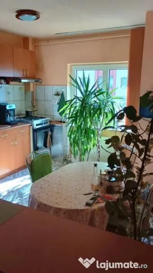 Apartament cu 3 camere decomandat, mobilat în Gemenii