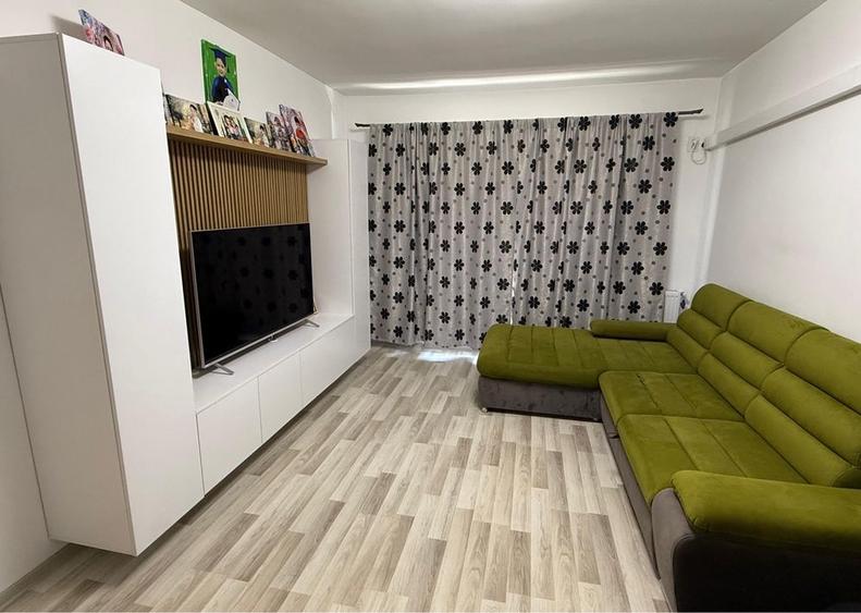 Apartament cu 3 camere decomandat în Berceni