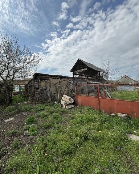 Casă cu 4 camere cu Teren 1430 Mp în Central