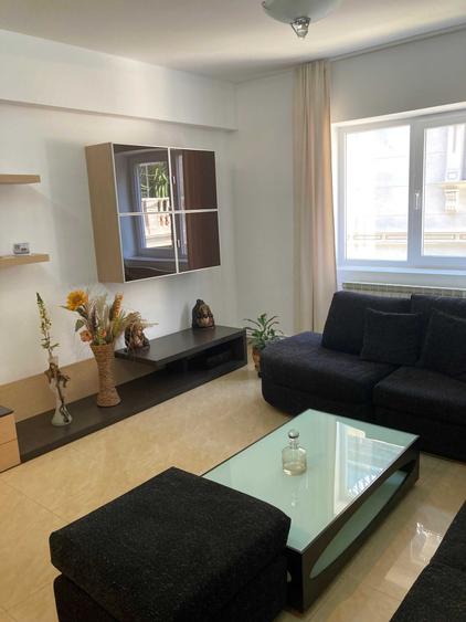 Apartament cu 3 camere decomandat în Exterior Vest