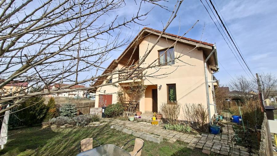 Casă individuală cu 3 camere cu Canalizare în Sângeorgiu de Mureș