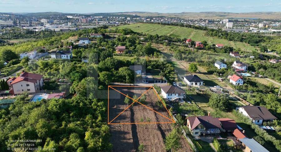 Teren Construcții intravilan de 1200 mp, în Bucium