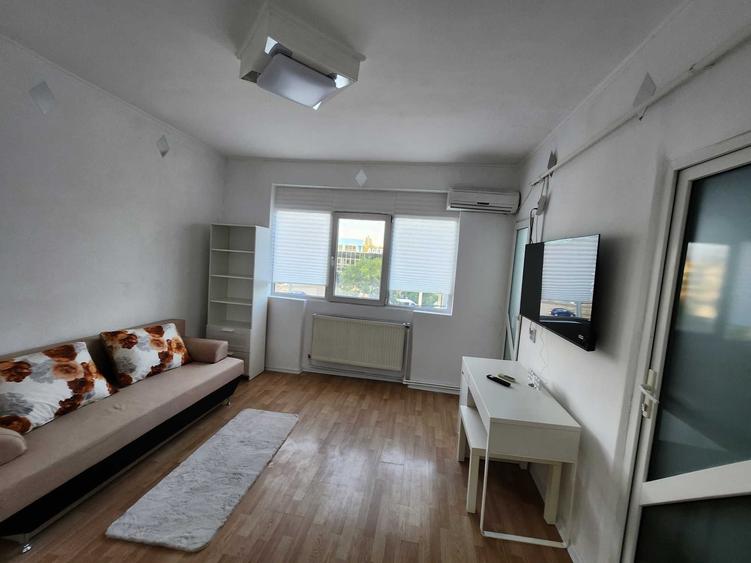 Garsonieră decomandată în Central