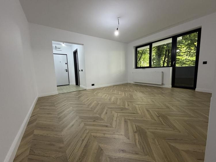 Apartament cu 3 camere semidecomandat în Cotroceni