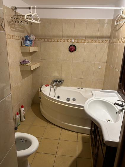 Apartament cu 3 camere decomandat în Beller