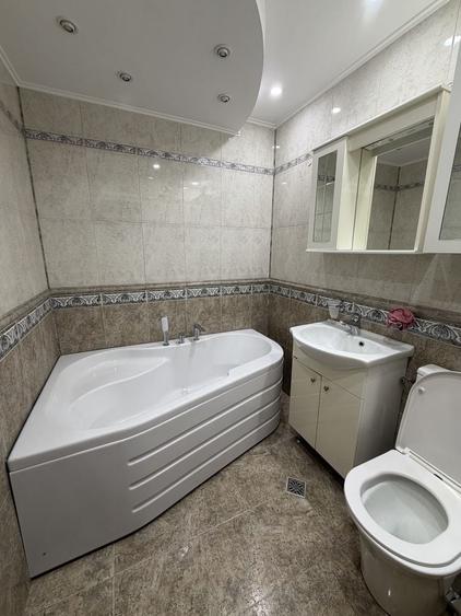 Apartament cu 3 camere decomandat în Splaiul Unirii