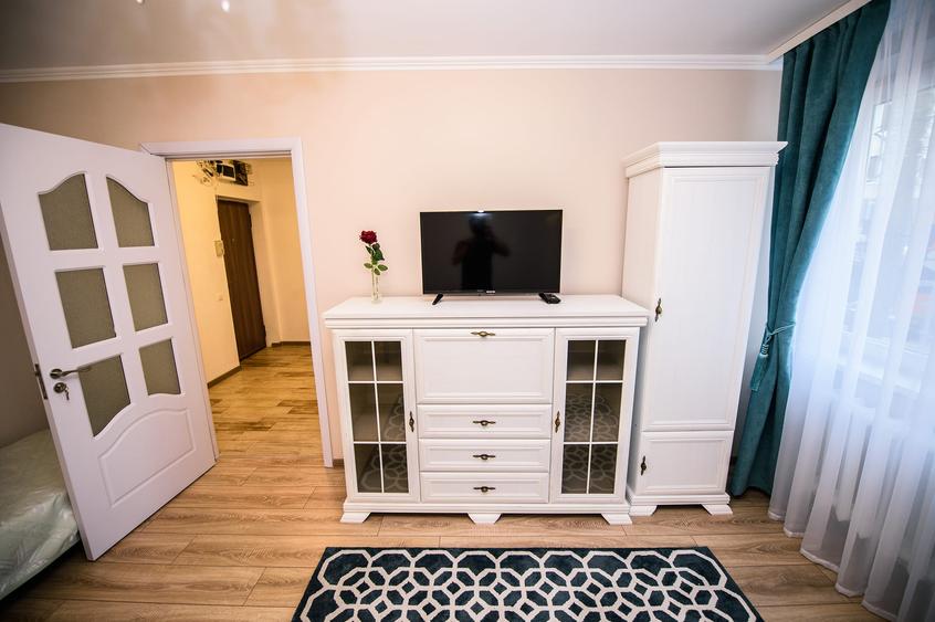 Apartament cu 2 camere decomandat, mobilat în Central
