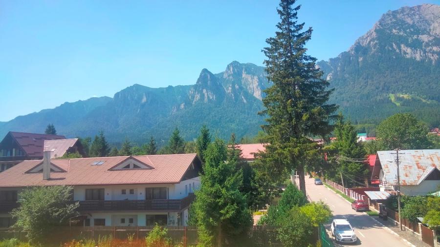 Ofer spre vânzare apartament in vila in statiunea montană Bușteni. - 1