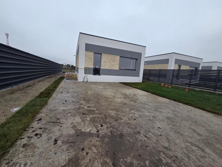 Casă individuală cu 3 camere cu Teren 250 Mp în Clinceni