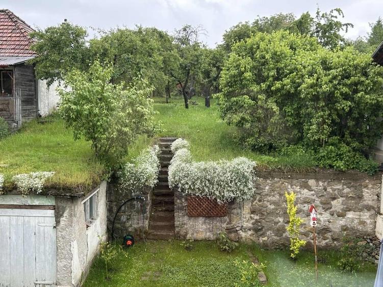 Casă individuală cu 5 camere cu Canalizare în Nord-Vest