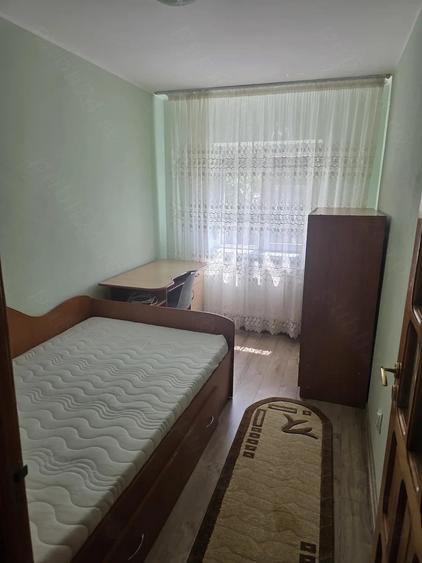 Apartament cu 3 camere decomandat în Micro 17