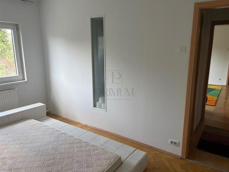 Apartament cu 3 camere semidecomandat în Complex Studențesc