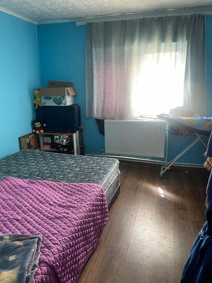Apartament cu 4 camere decomandat în 1 Decembrie