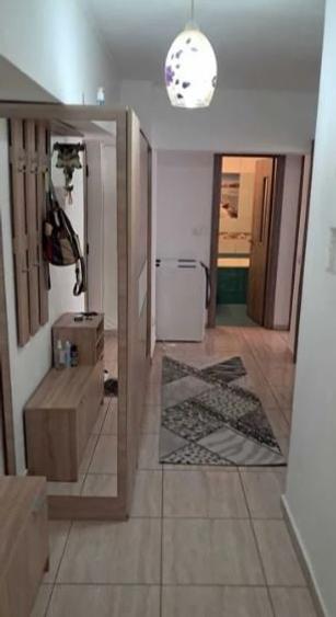 Apartament cu 3 camere decomandat, mobilat în Pantelimon
