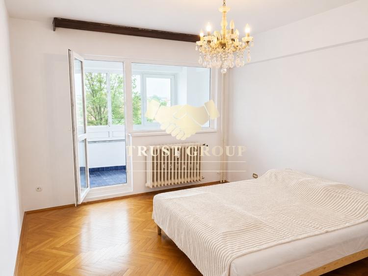 Apartament cu 4 camere decomandat în Polonă