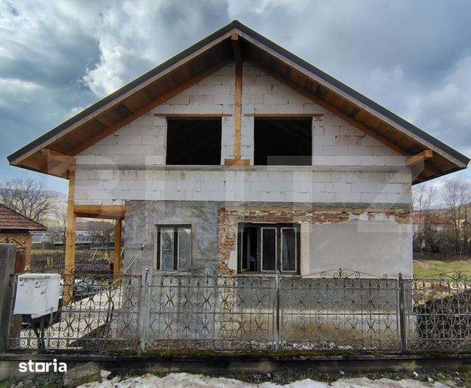Casă cu 4 camere cu Teren 1360 Mp în Așchileu