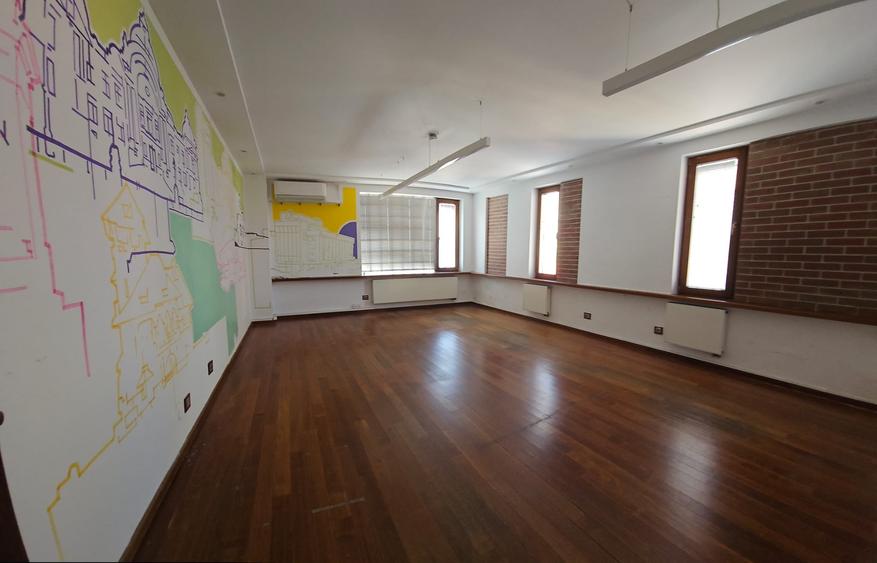 Apartament cu 5 camere decomandat în Dorobanți