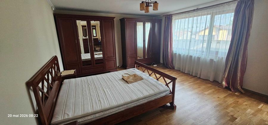 Casă cu 4 camere în Bărcănești