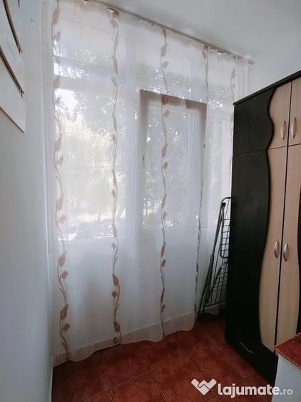 Apartament cu 3 camere decomandat în Sud