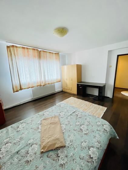 Apartament cu 3 camere decomandat în Apărătorii Patriei