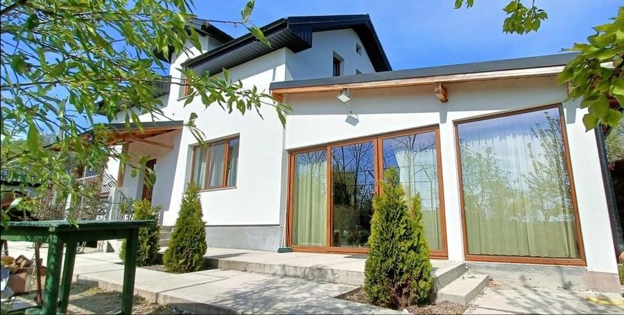 Casă cu 4 camere în Central