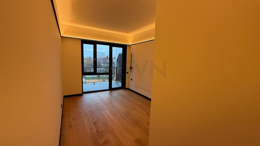 Apartament cu 4 camere semidecomandat în Pipera