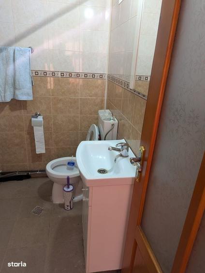 Casă cu 3 camere decomandat în Stoenești
