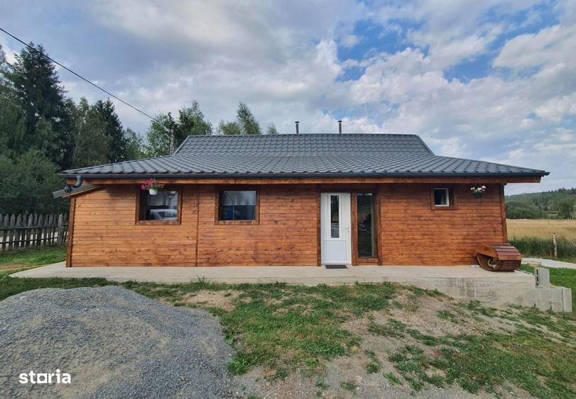 Casă cu 3 camere în Dealu Negru