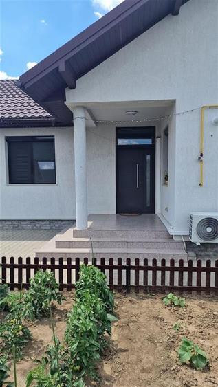 Casă cu 4 camere cu Teren 500 Mp în Cazasu