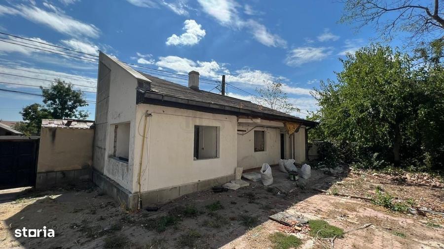 Casă cu 4 camere în Izvorani