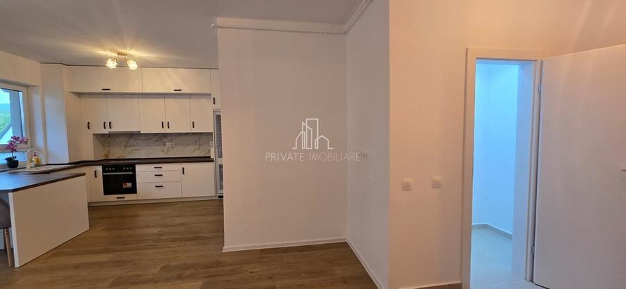 Apartament cu 3 camere decomandat în Est