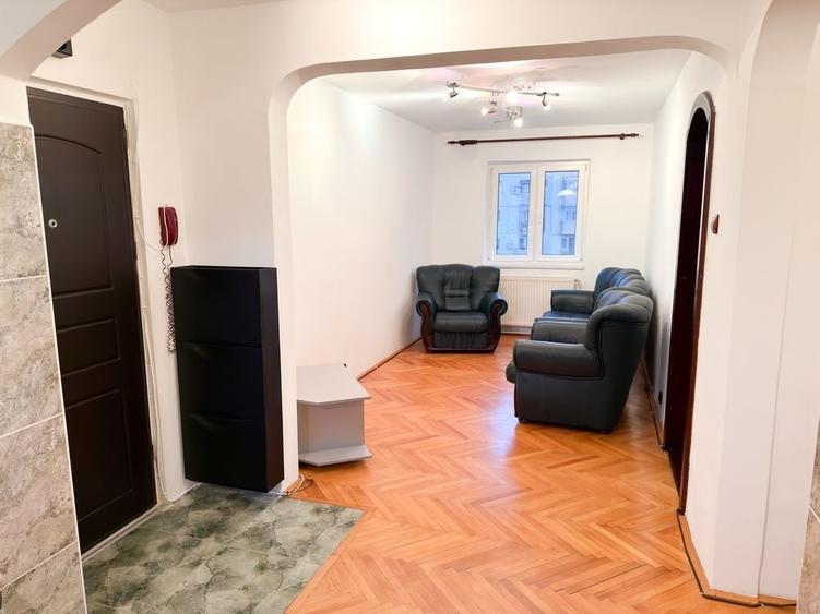 Apartament cu 3 camere decomandat în Central