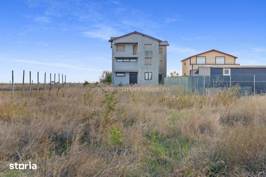 Casă cu 8 camere cu Teren 500 Mp în Schitu