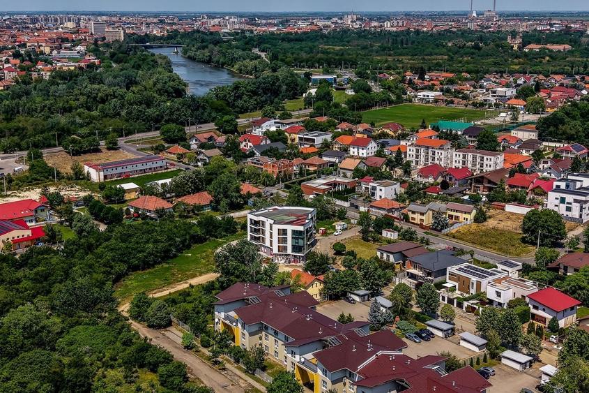 Apartament cu 2 camere decomandat în Subcetate