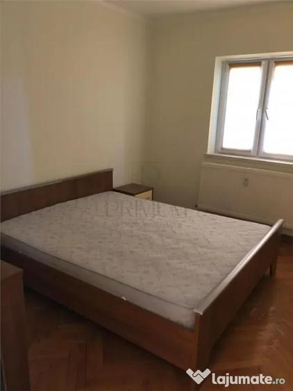 Apartament cu 3 camere decomandat în Lunei