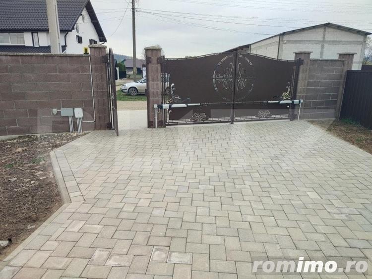 Casă cu 4 camere cu Teren 2500 Mp în Horodnic