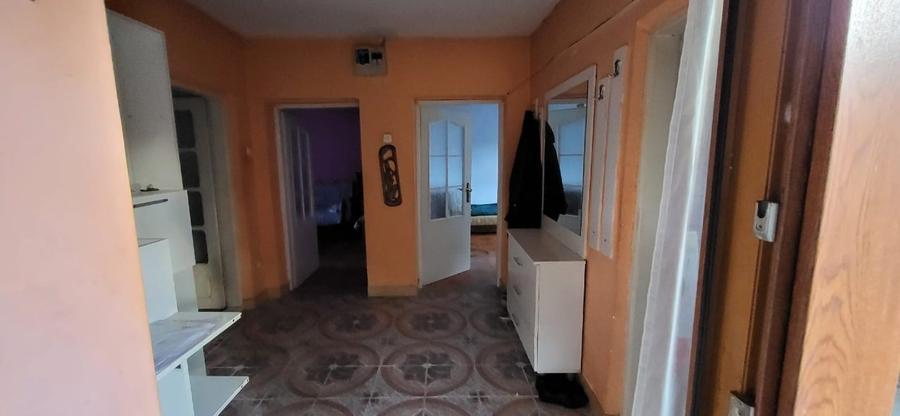 Casă individuală cu 3 camere cu Canalizare în Central