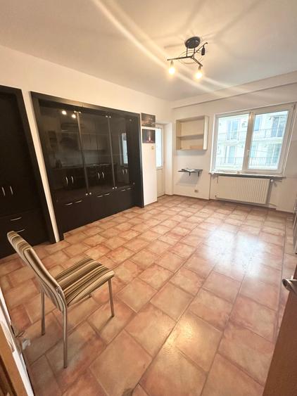 Pantelimon-Fundeni / Apartament 3 cam in vila / Loc de parcare-Curte - 12