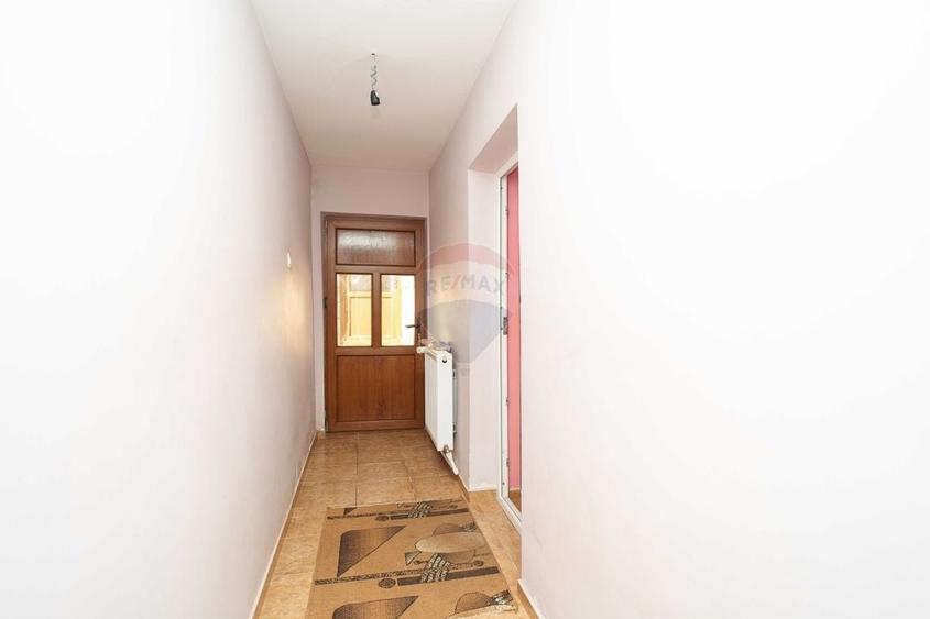 Casă de Vânzare, 3 Camere, 1577mp Teren la E58 - Lețcani, Iași - 7