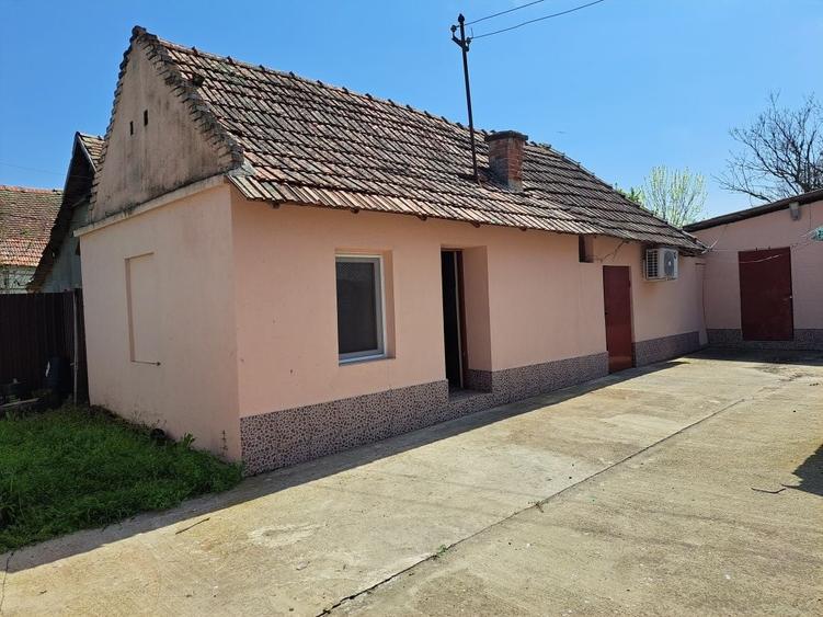 Casă cu 4 camere în Folea