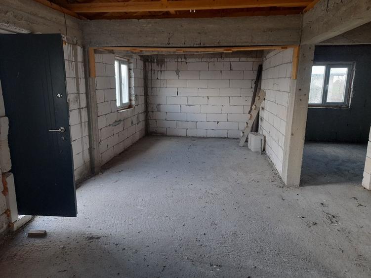 Casa de vanzare la rosu - 2