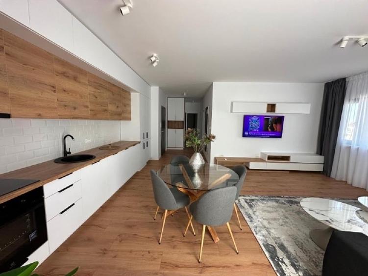 Apartament de lux cu 2 camere și curte plus loc parcare în complex rezidențial - 1