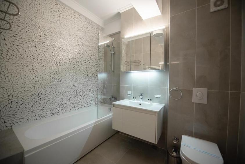 Inchiez Apartament 2 camere LUX pe Malul Lacului-Parcare Privata,Receptie 24/7 - 8