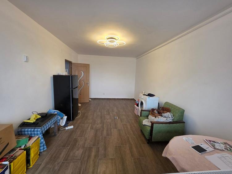 Dristror, chiar la metrou, 10 minute mall Park Lake, bloc 1978 - 12