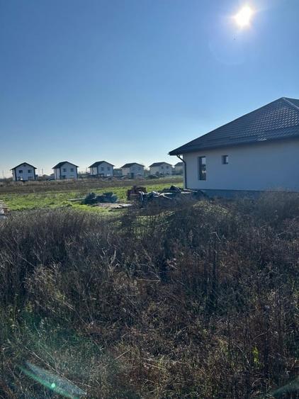 1017 mp Dragomiresti Vale pe strada din spatele Liceului  // toate utilitatile - 5