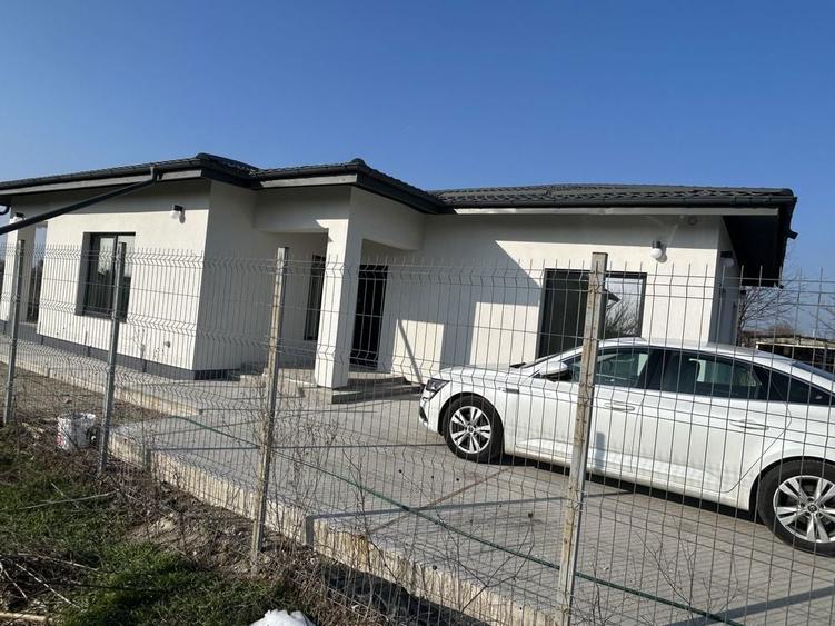 Casa la curte Mogosesti Adunatii Copaceni - 2