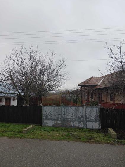 Casa cu teren de vanzare in comuna Verguleasa, judetul Olt - 1