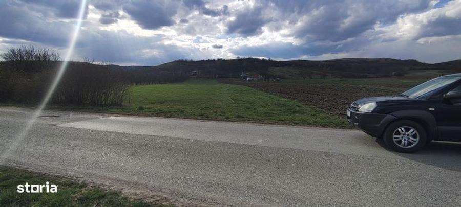 Teren extravilan situat intre case,intrare sat Maceu - 1