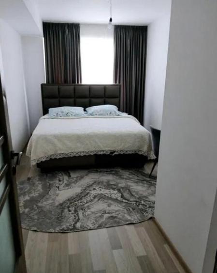 Apartament 3 camere, decomandat - zona Tractorul - 1